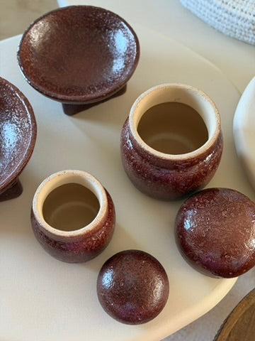 Burgundy round jar with lid S