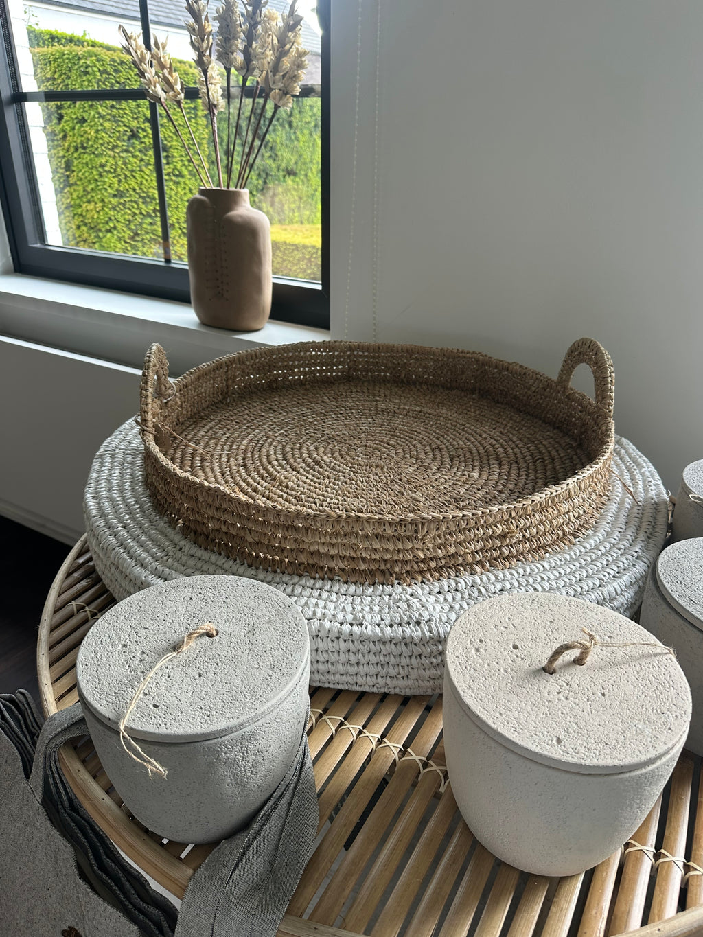 White raffia tray L