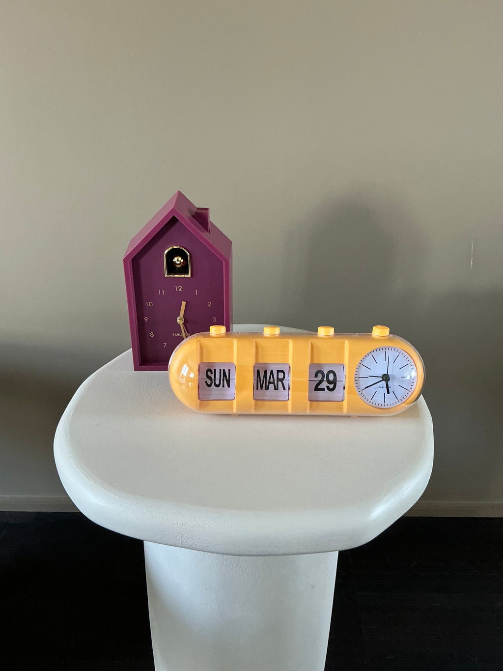 Horloge rétro violette