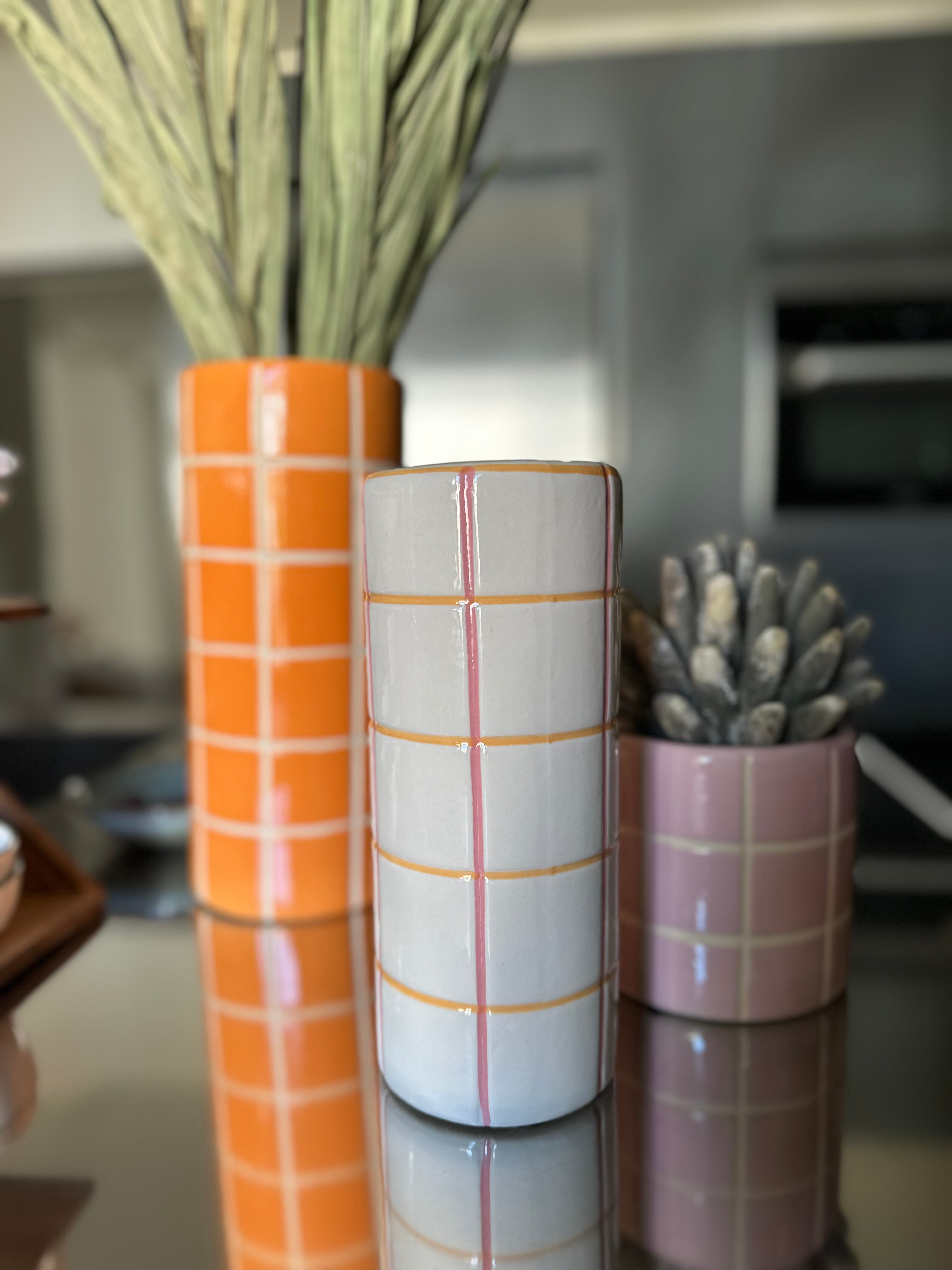 Stone white checkered vase