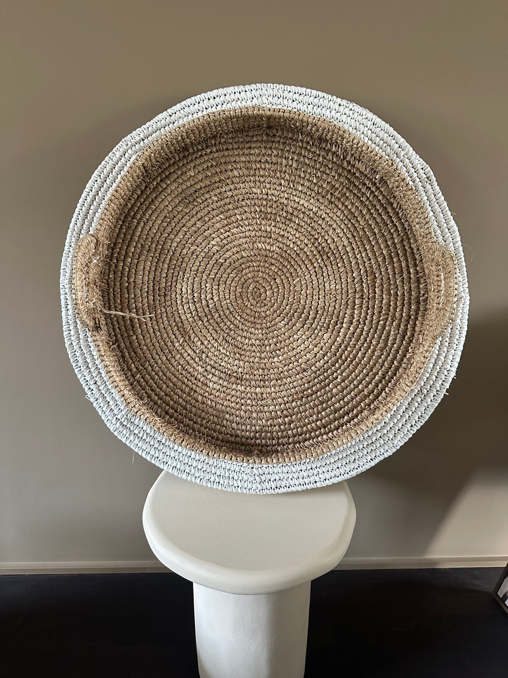 White raffia tray L
