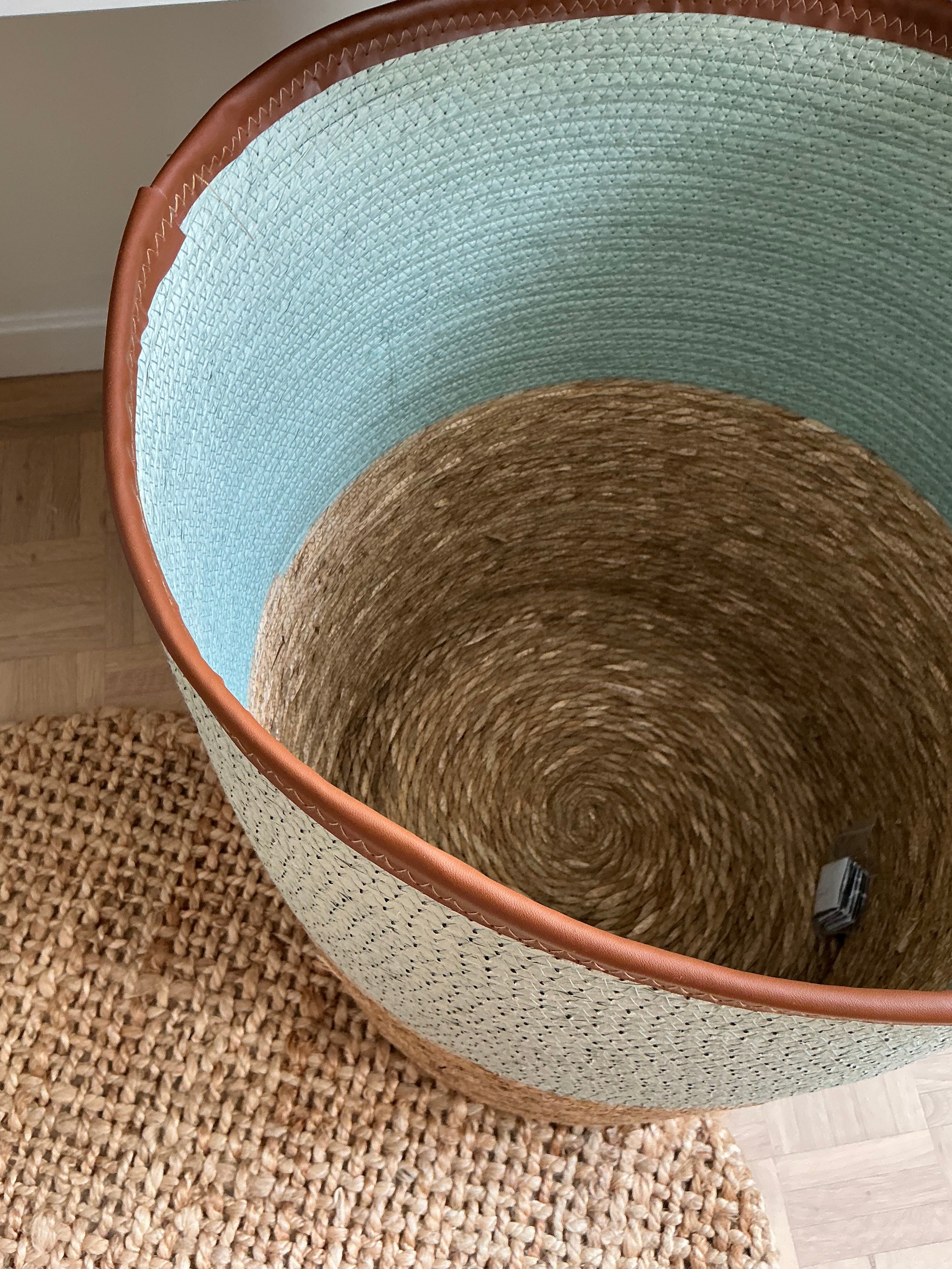 Woven round rug