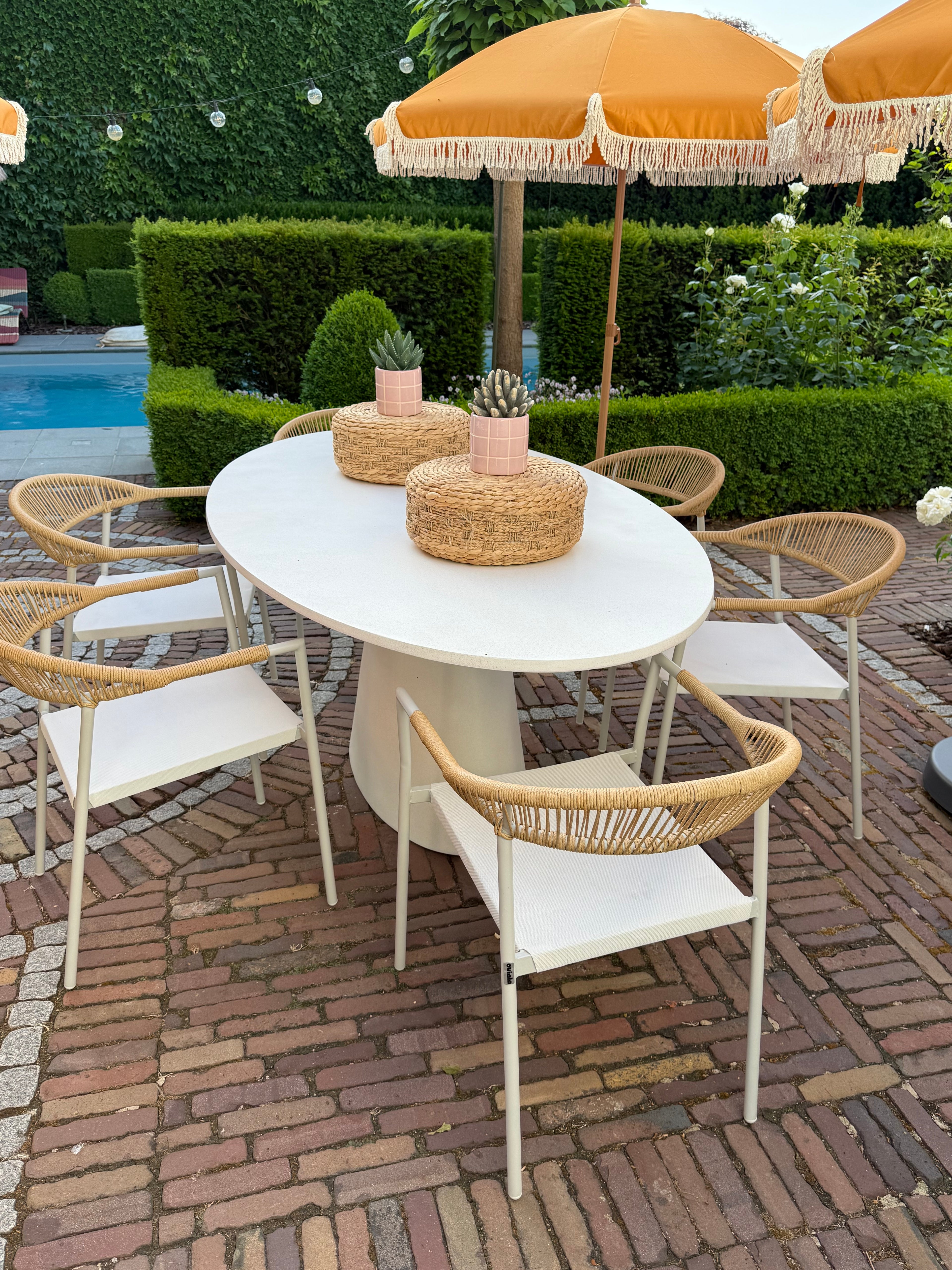 Table de jardin ovale effet béton lisse 200x110 cm et 6 chaises