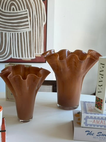 Caramel vase curved top L