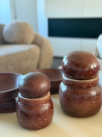 Burgundy round jar with lid L