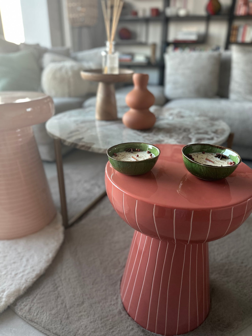 Stone-look pouf