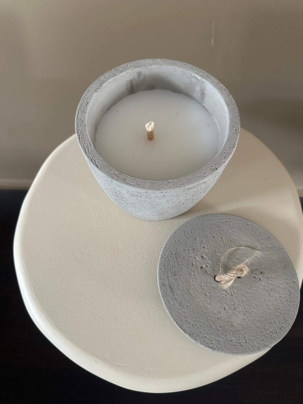 Bougie en pot en pierre (gris)