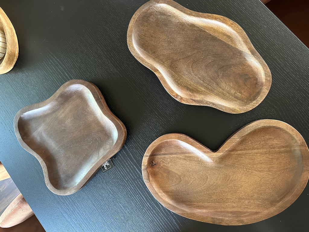 Plateau en bois à forme organique