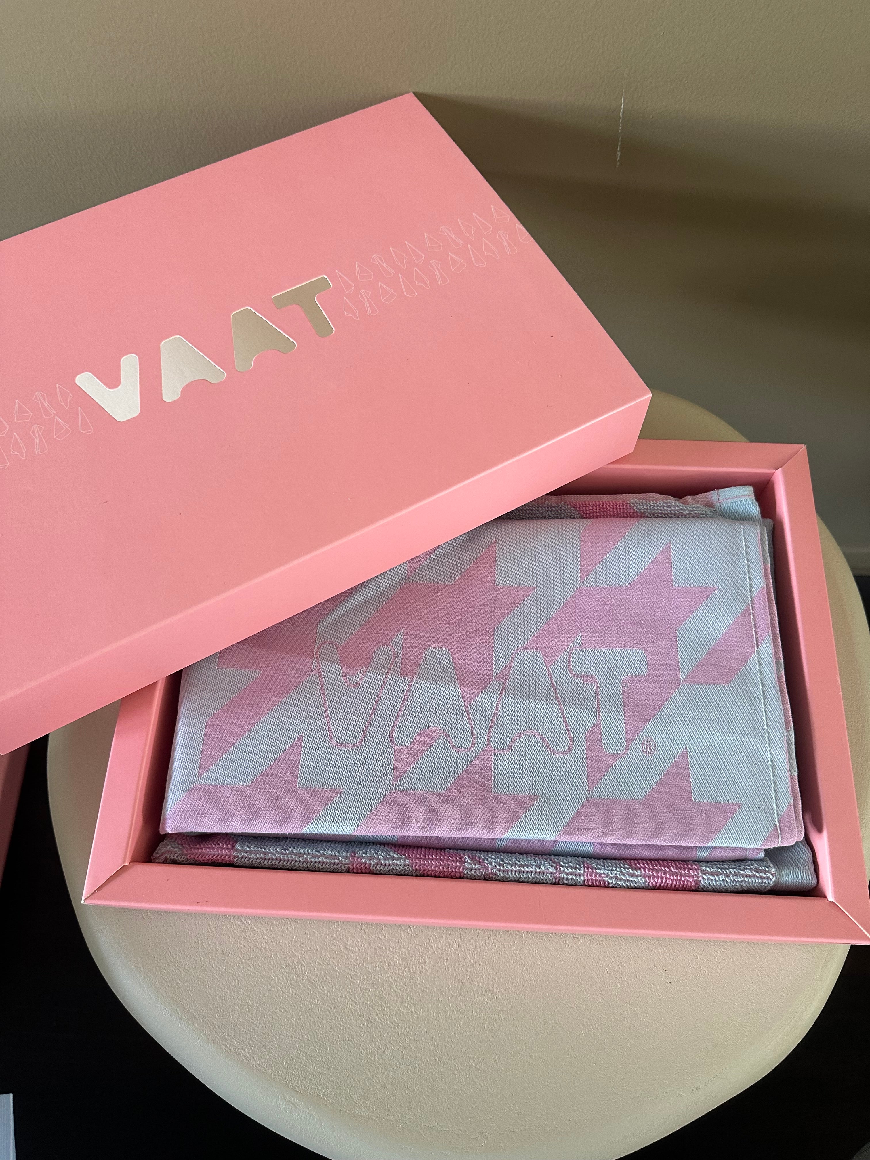 VAAT keukendoekenset, cadeauset met 2 roze handdoeken