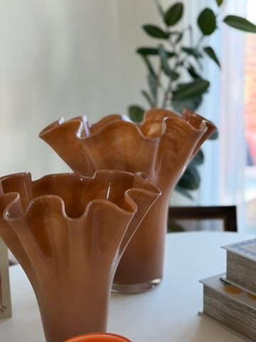 Caramel vase curved top S