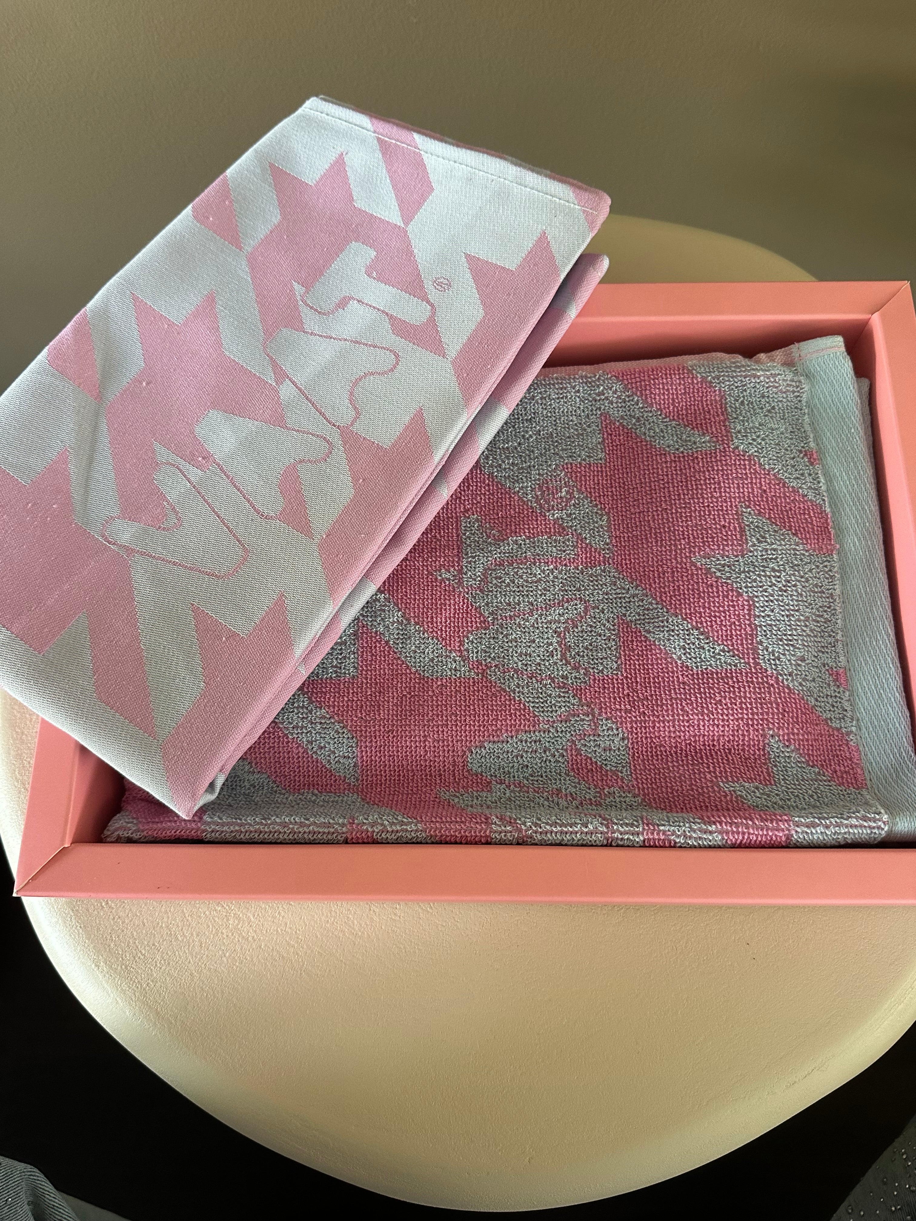 VAAT keukendoekenset, cadeauset met 2 roze handdoeken