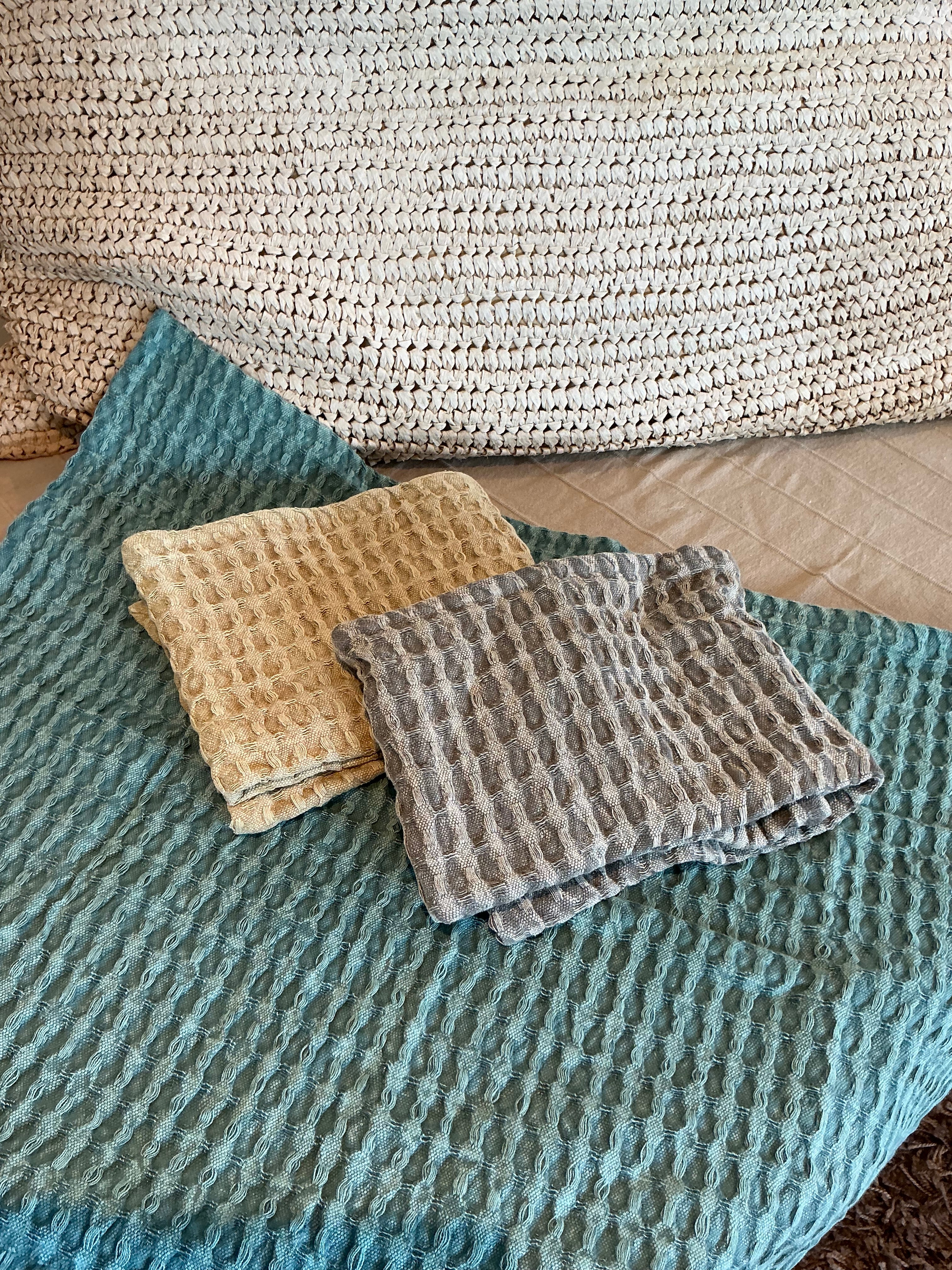 Waffle‑textured kitchen towels camel, gray or blue