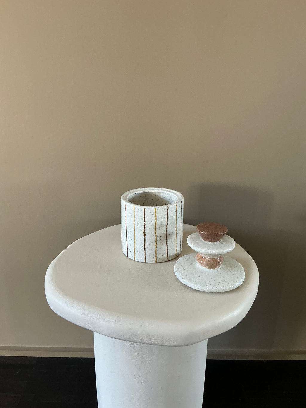 Ceramic pot L