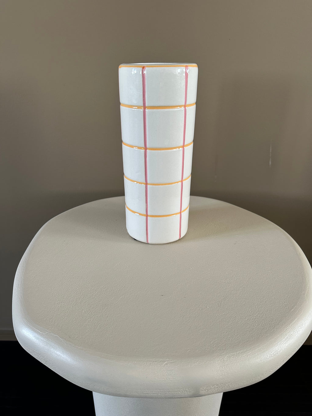 Stone white checkered vase