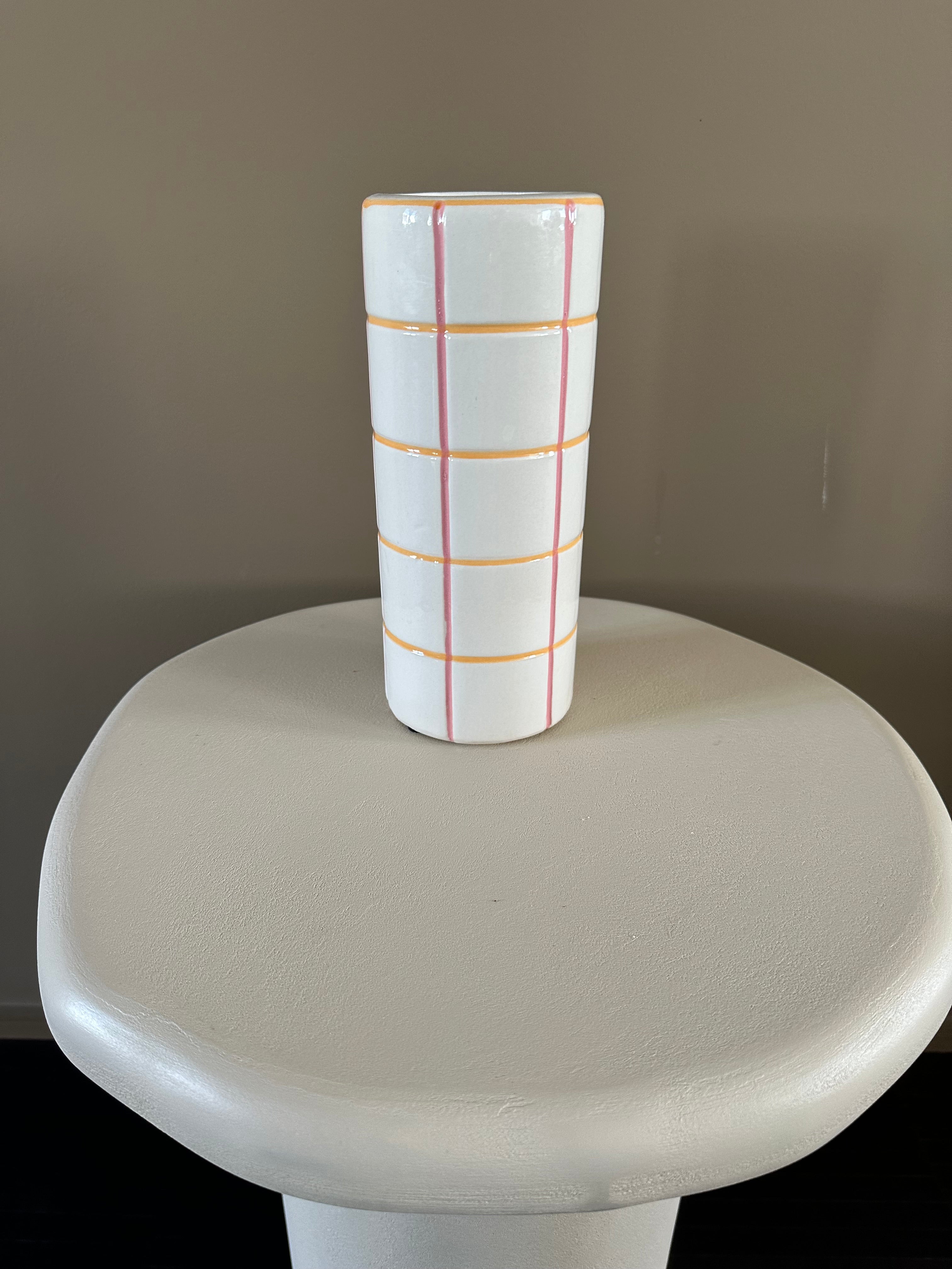 Stone white checkered vase