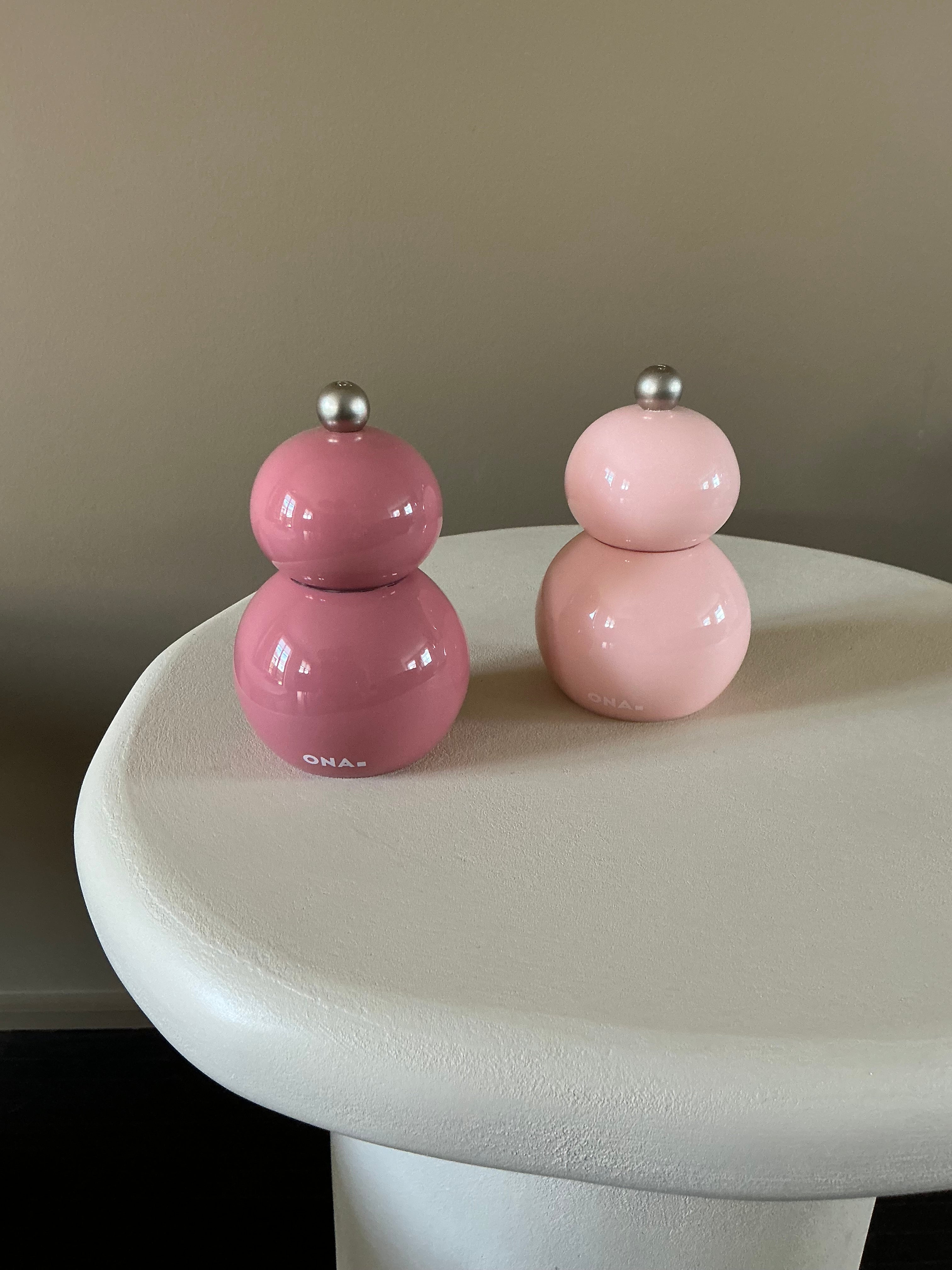 Pink salt and pepper set