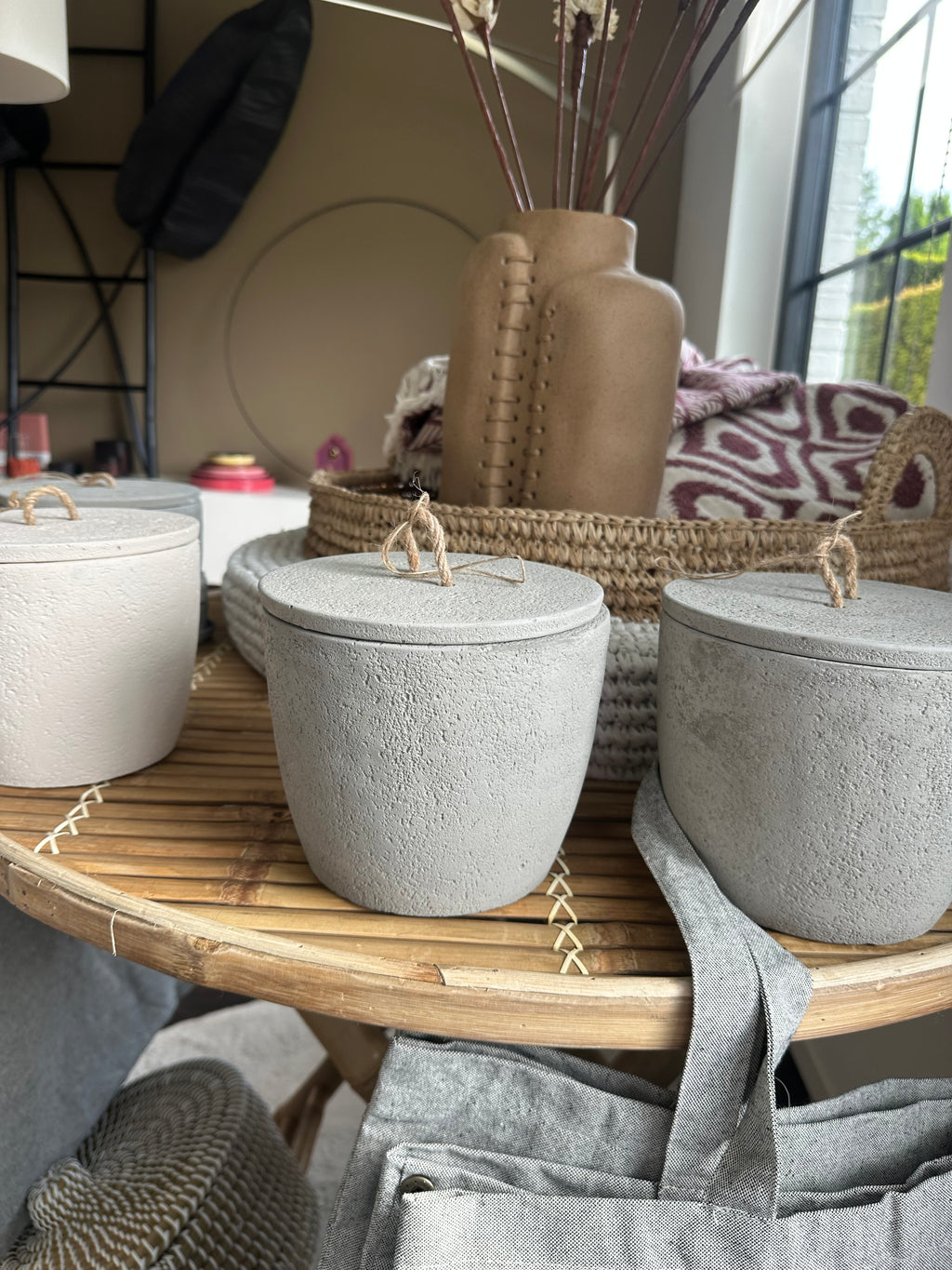 Bougie en pot en pierre (gris)