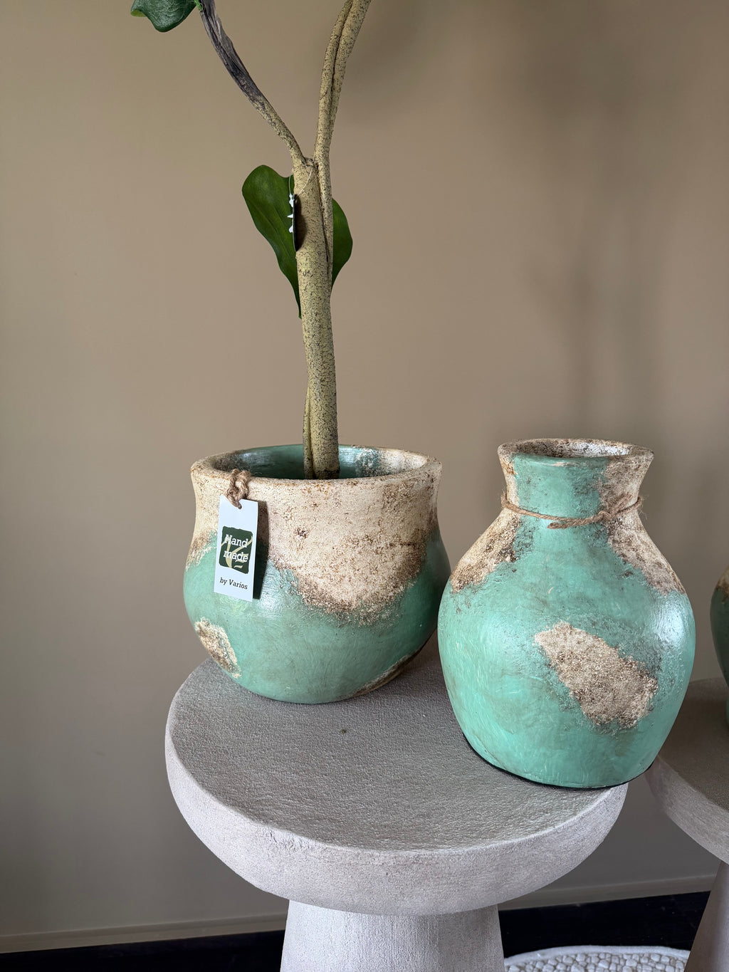Stone plant pot M
