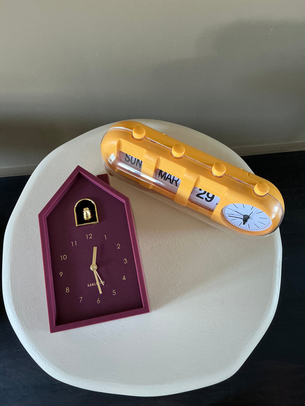 Horloge rétro violette