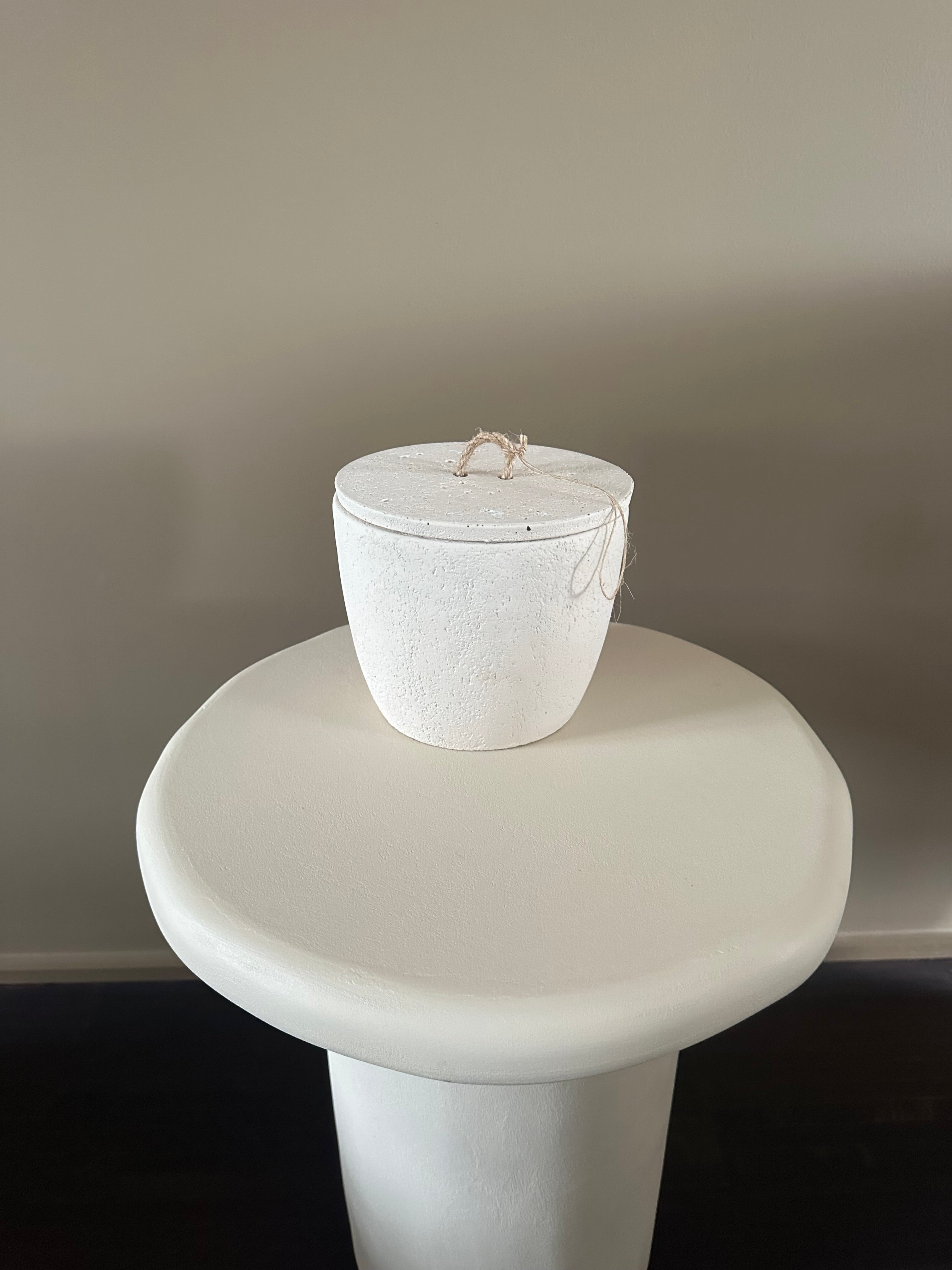 Stone candle (white)