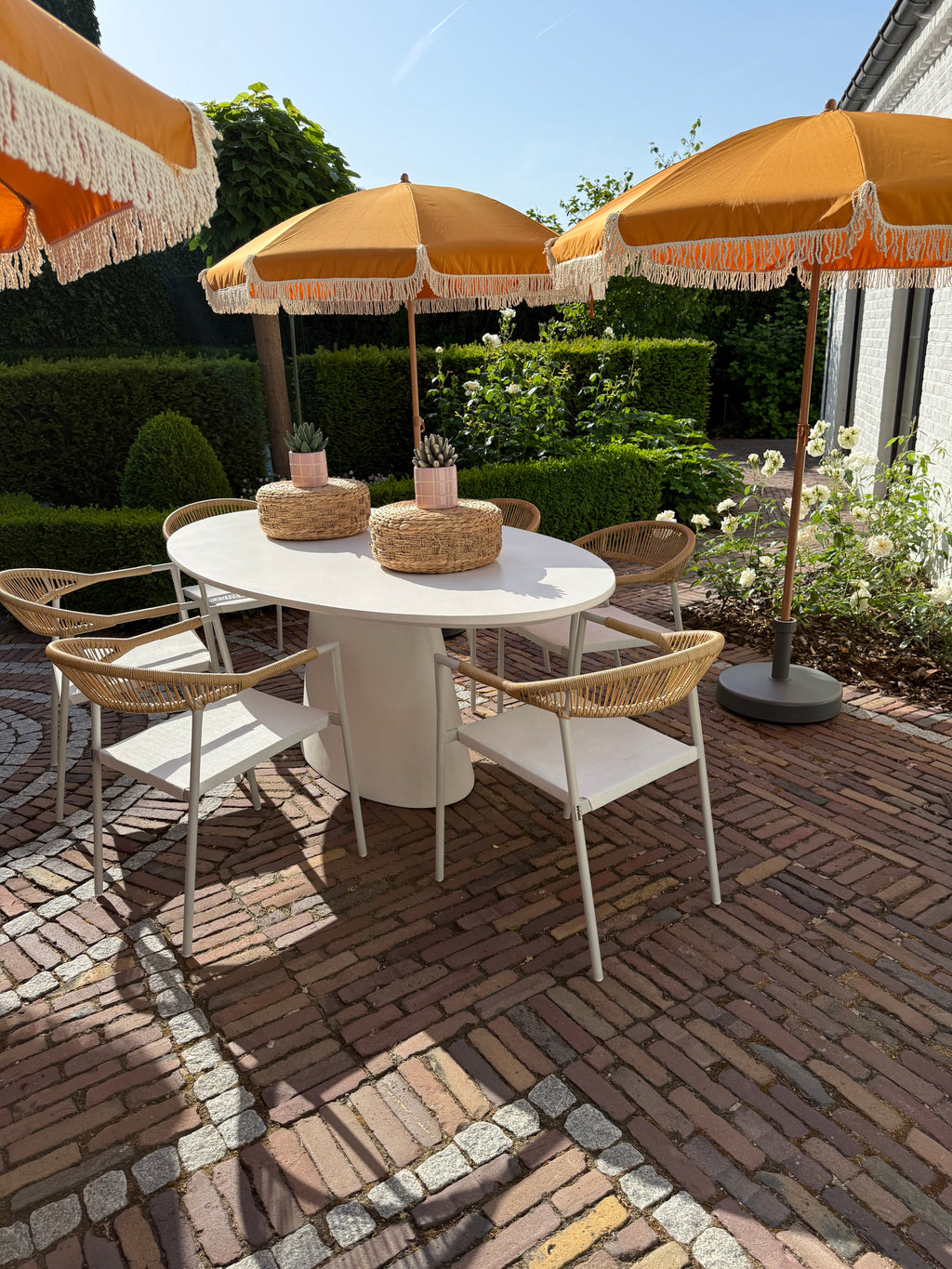 Table de jardin ovale effet béton lisse 200x110 cm et 6 chaises