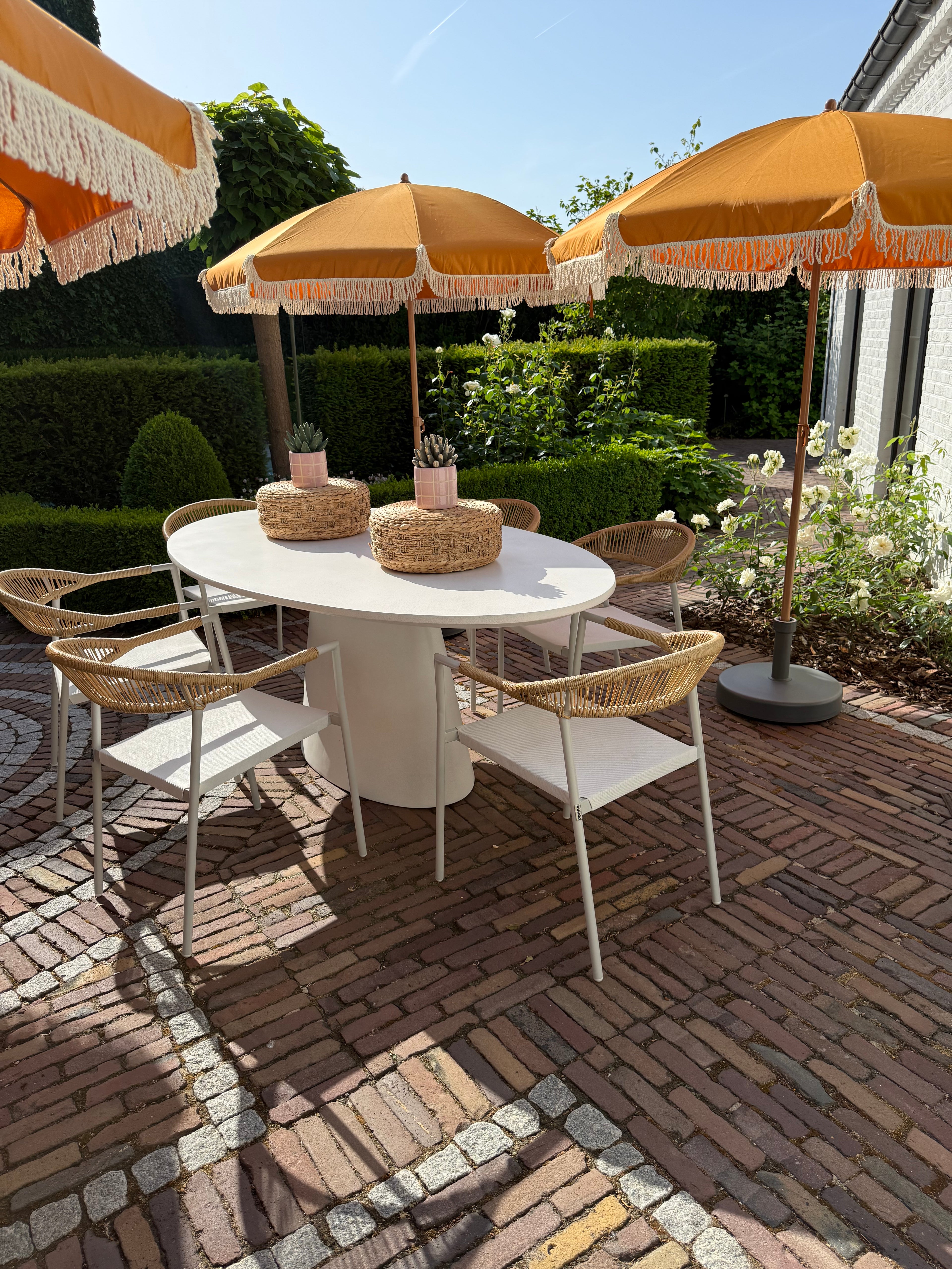 Table de jardin ovale effet béton lisse 200x110 cm et 6 chaises