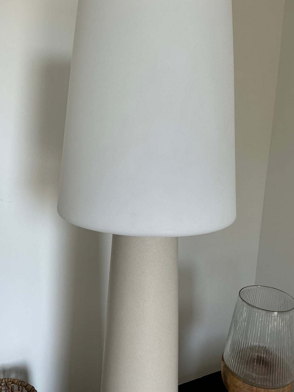 Outdoor standing lamp