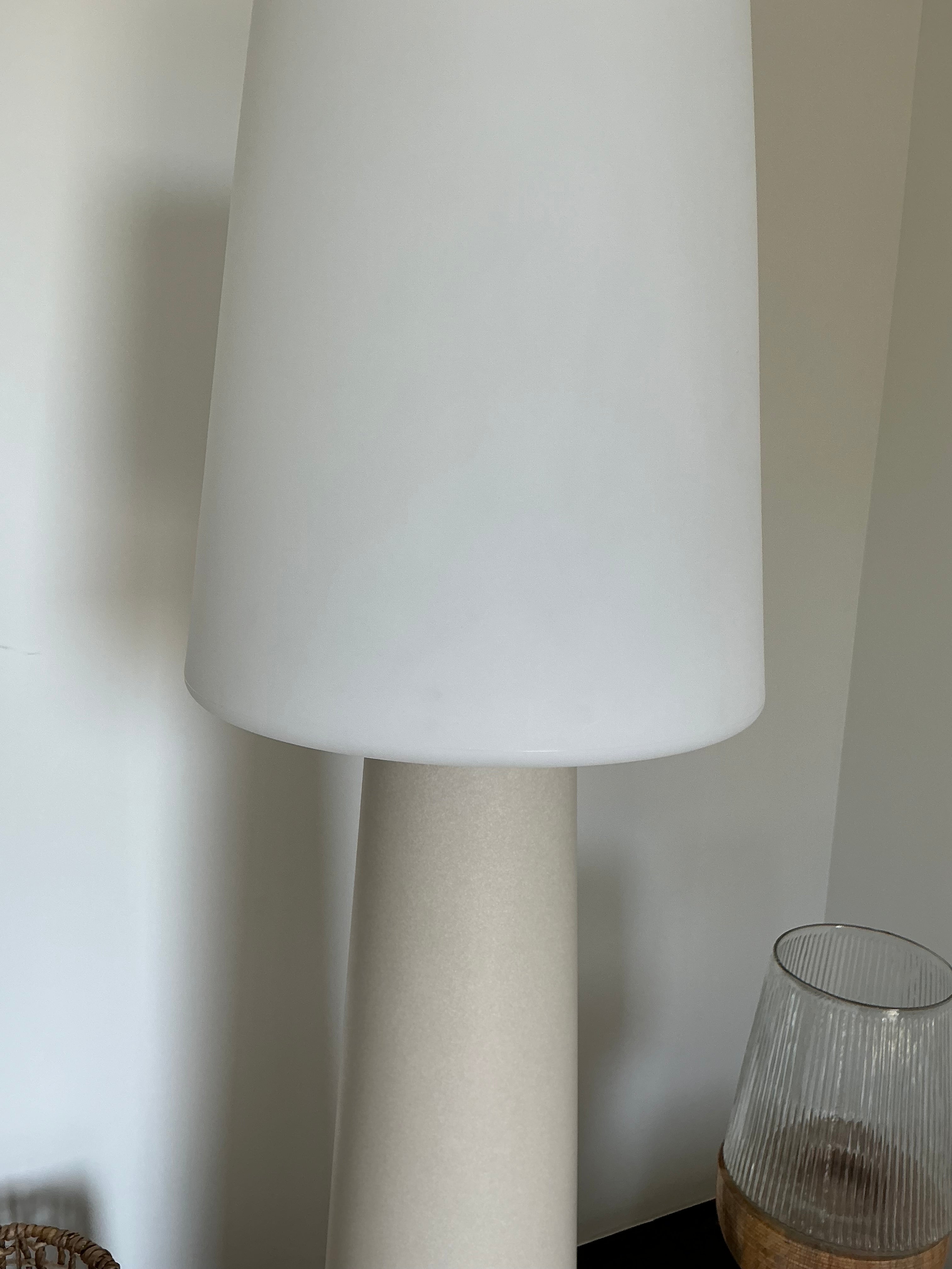 Outdoor standing lamp