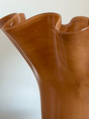 Caramel vase curved top L
