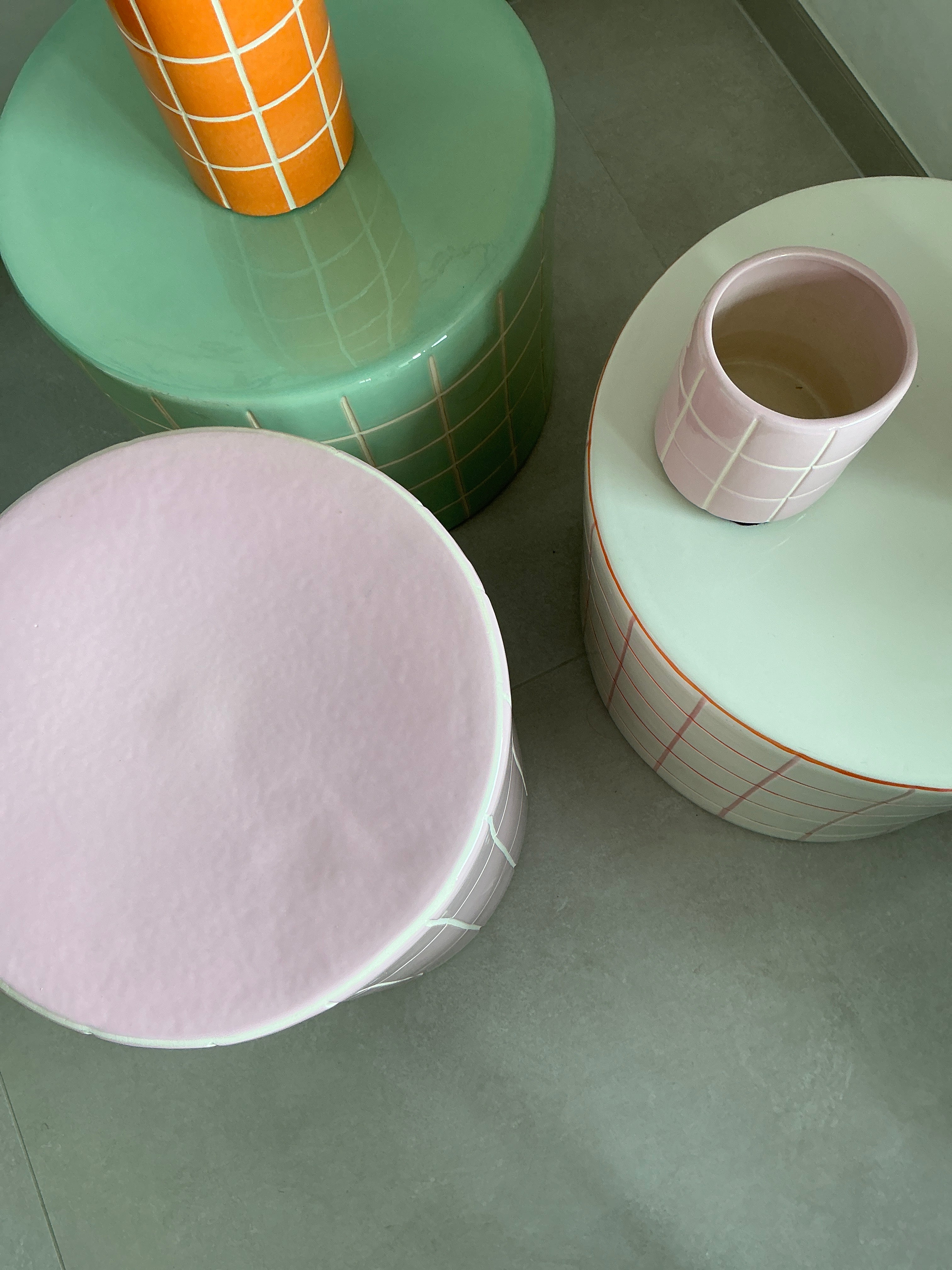 Ceramic side table pink