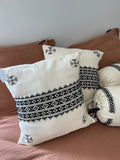 Coussins noirs et blancs