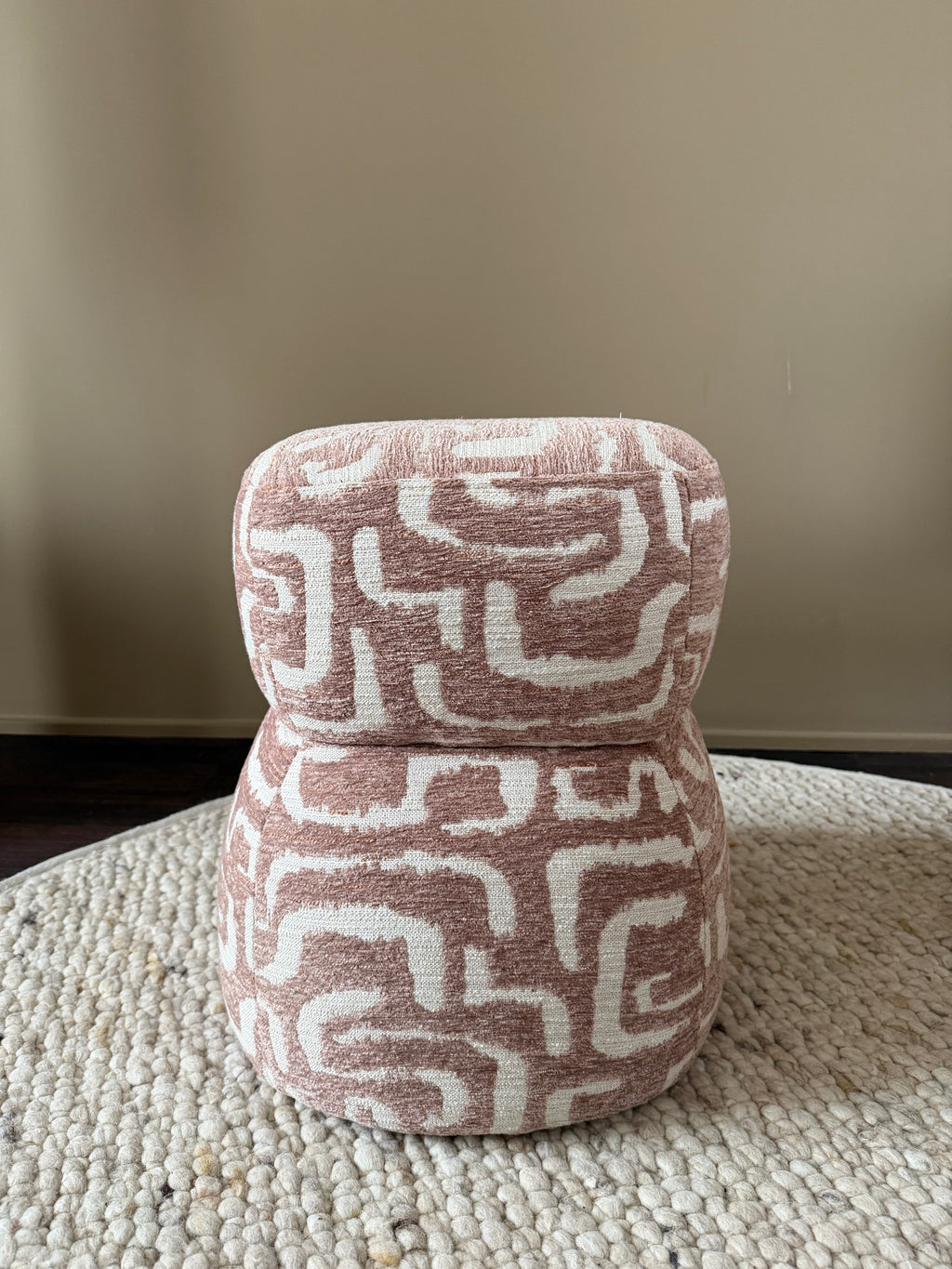 Beige patterned pouf