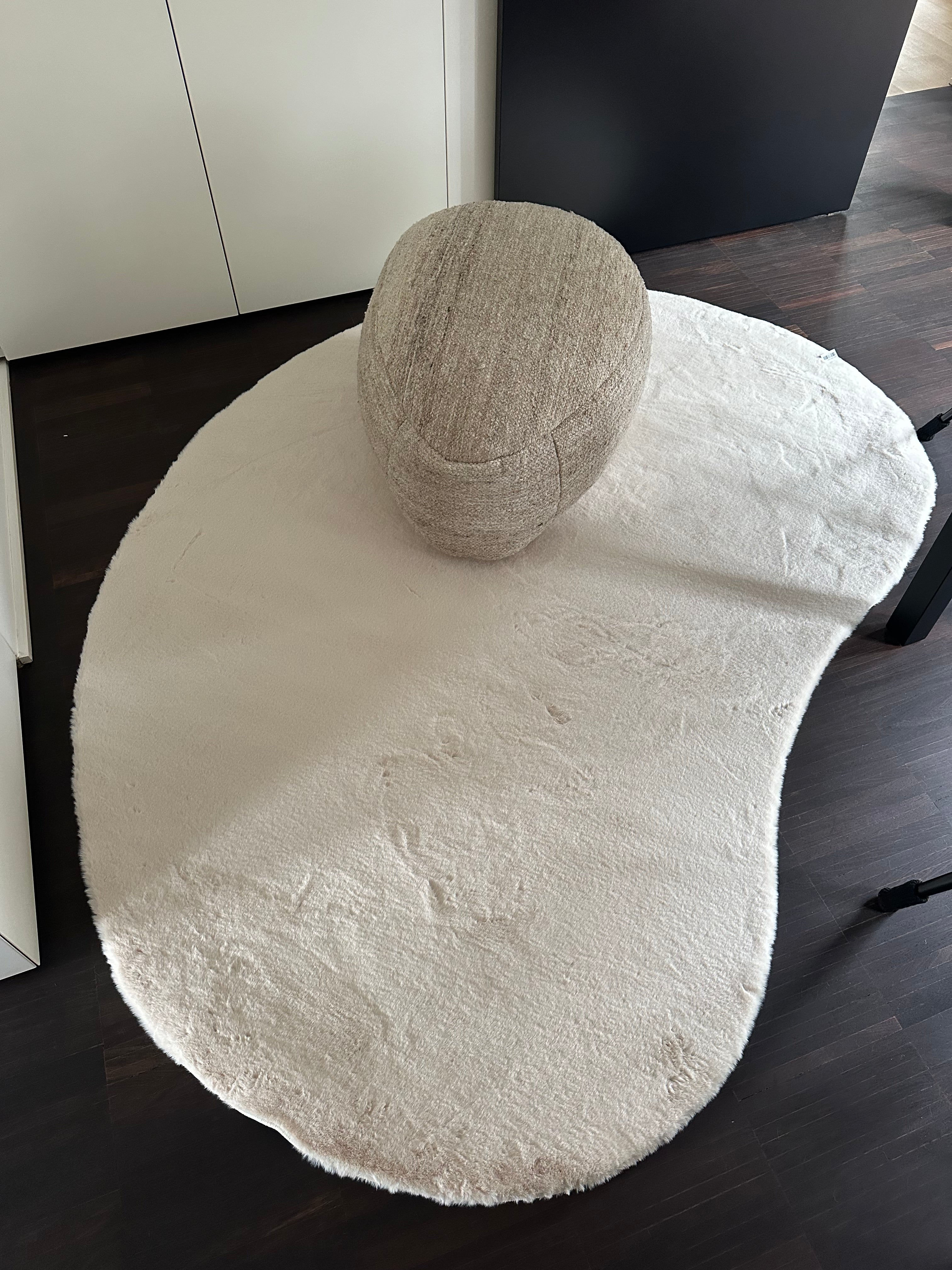 Soft organic rug white