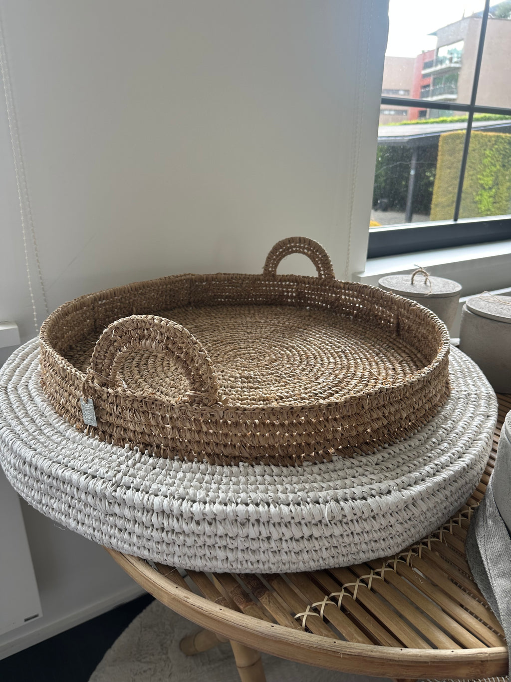 White raffia tray L
