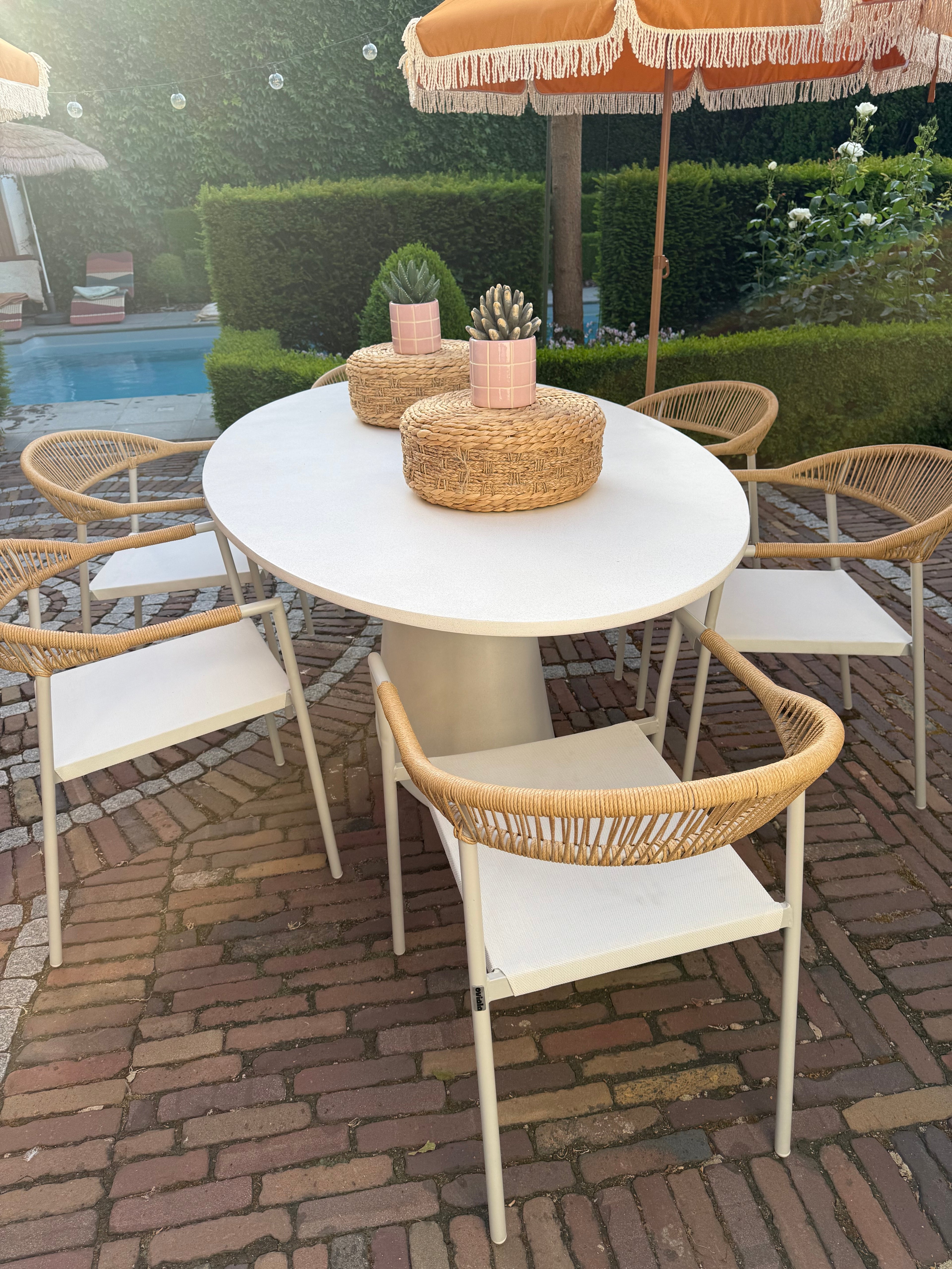 Table de jardin ovale effet béton lisse 200x110 cm et 6 chaises