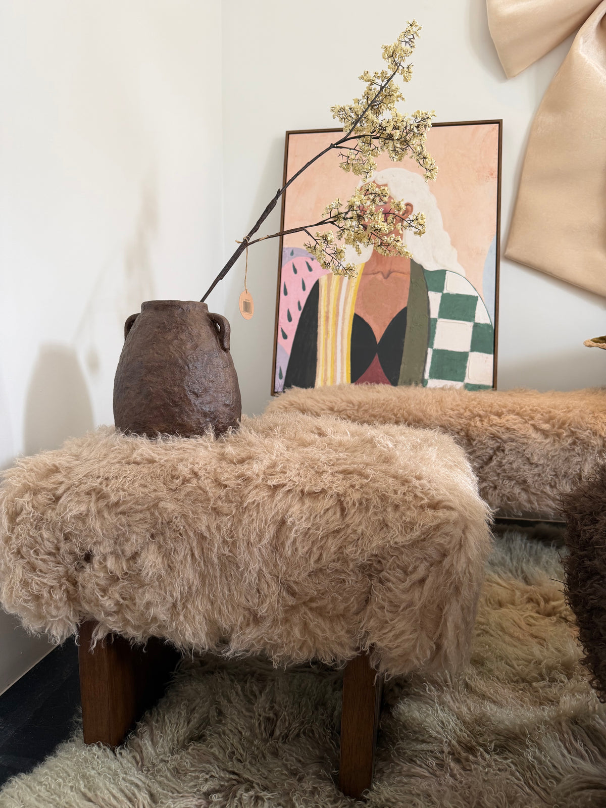Hocker tibetan lamb wool (60.5 × 41 × 43.5 cm)